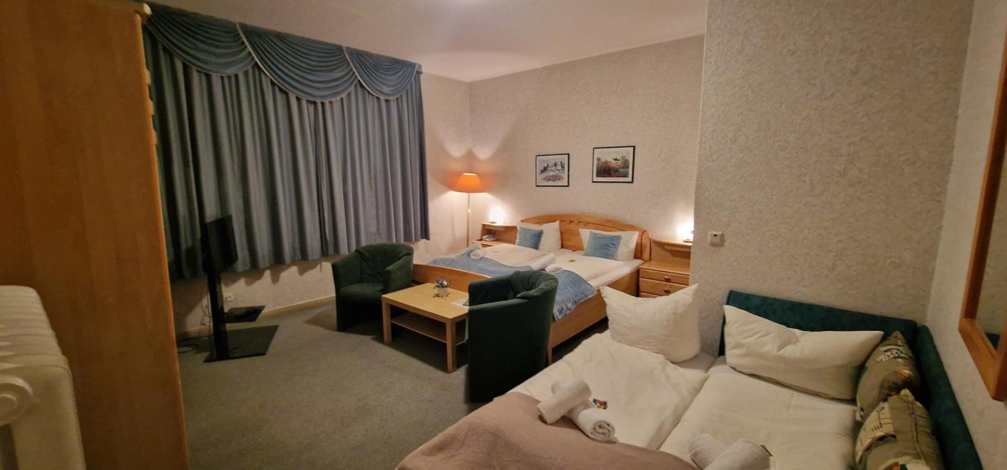 Hotel-Restaurant Wilhelmsbad Seesen Buitenkant foto